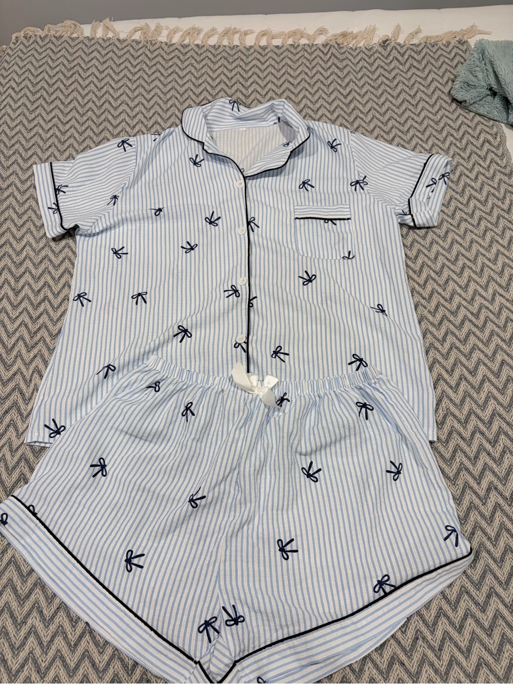 Source Unknown Blue & White Striped Bow-Print Short Pajama Set